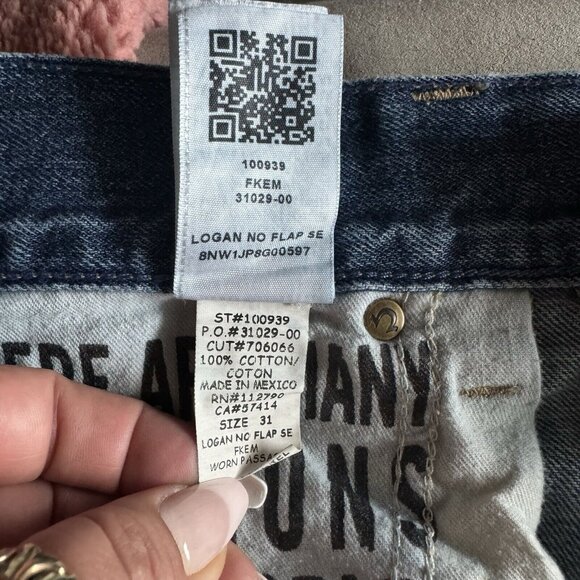 True Religion men’s Logan Relaxed Taper Size 31 Medium Wash Straight Leg - Picture 11 of 13